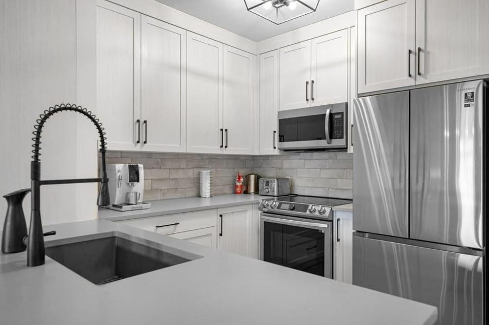 Beautiful Renovated Wolf 2Bed 2Bath House in Canmore