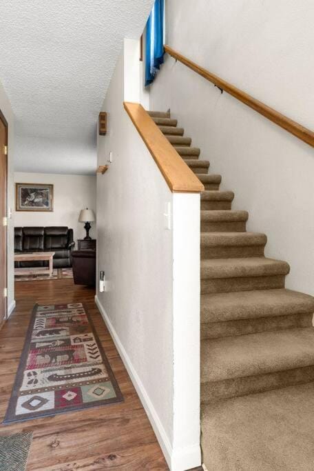 Alaskan WolfDen Close to airport centrally located Apartment in Anchorage