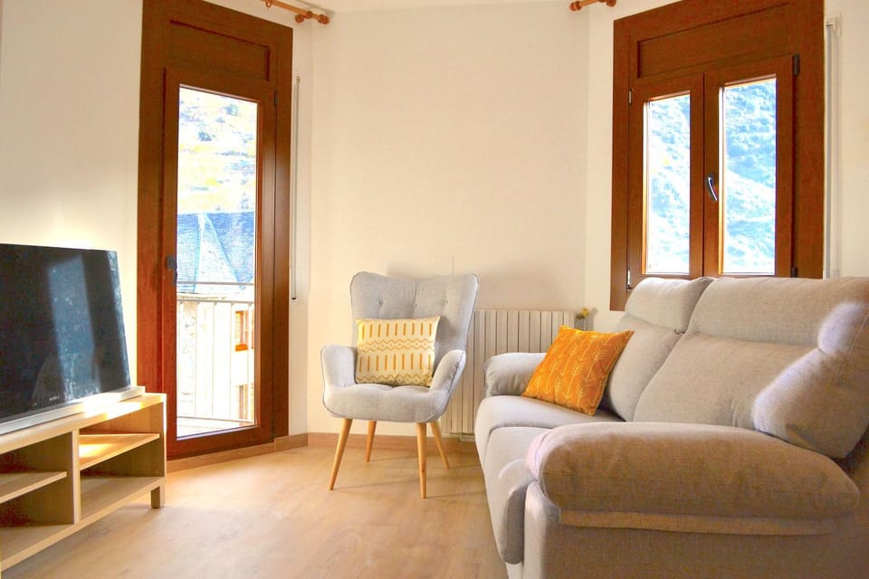 TV and multimedia, Living room, Seating area