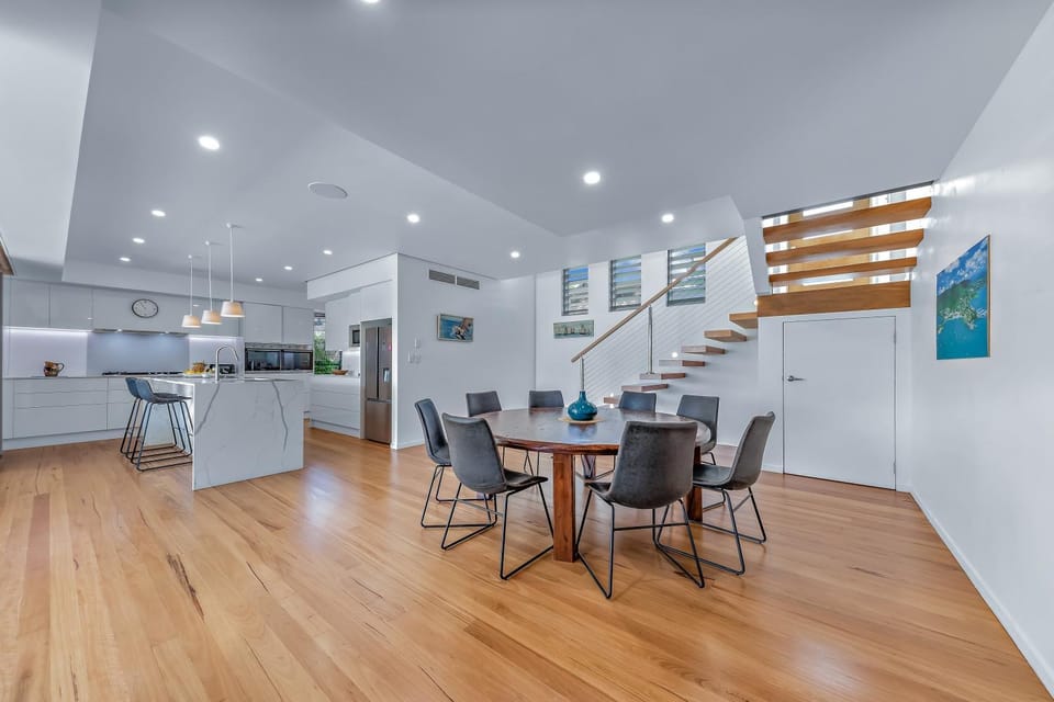 Whitsunday living on Hillcrest House in Airlie Beach