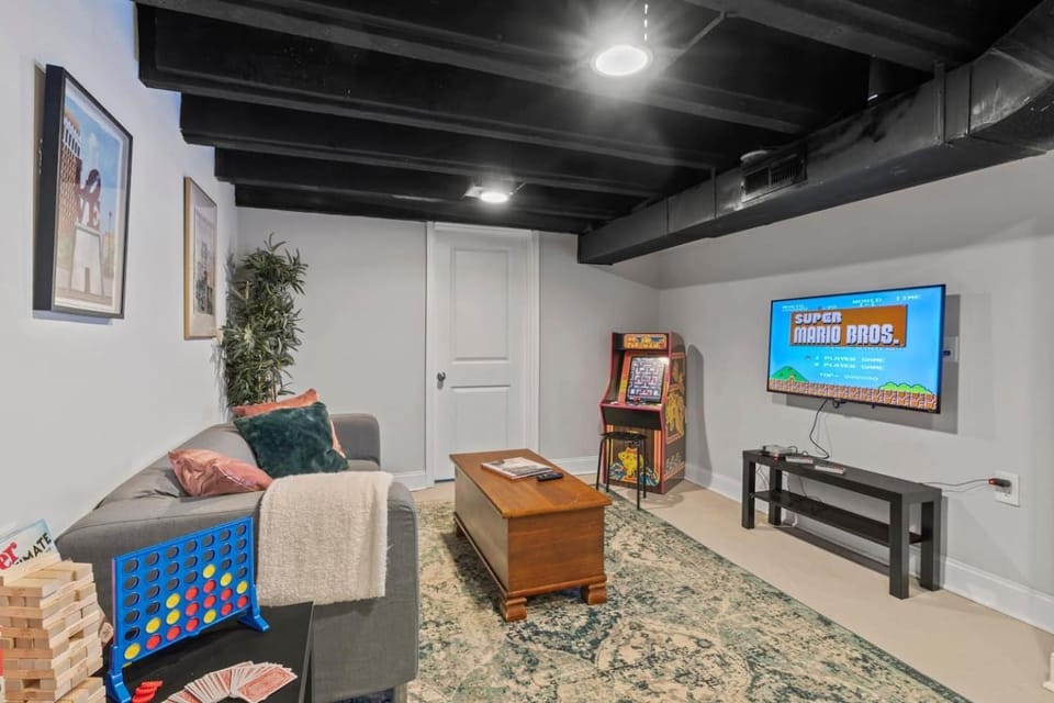 Big 3BR Near Art Museum- Family Game Room Patio House in Philadelphia