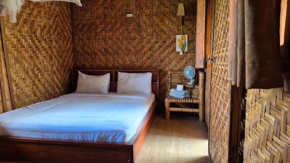 Bed, towels