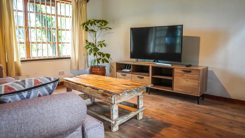 Communal lounge/ TV room, TV and multimedia, Living room, Seating area