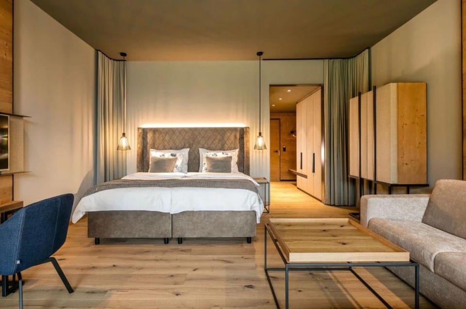 The Elevate Hotel Near Terminal 3 Delhi Airport With- Free Airport Pickup Hotel in New Delhi