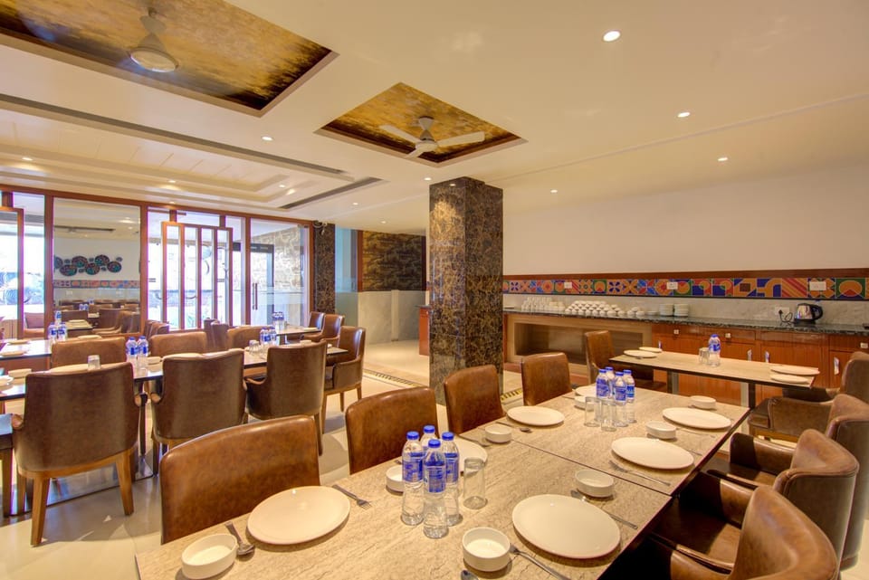 Restaurant/places to eat, Banquet/Function facilities