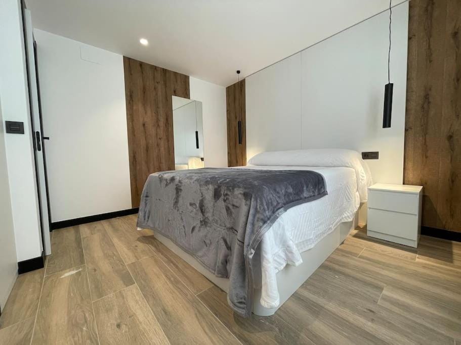 Mk77 Leon Serranos Apartment in León