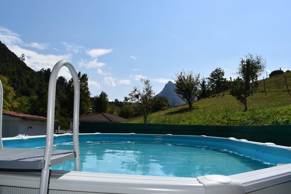 Mountain view, Swimming pool
