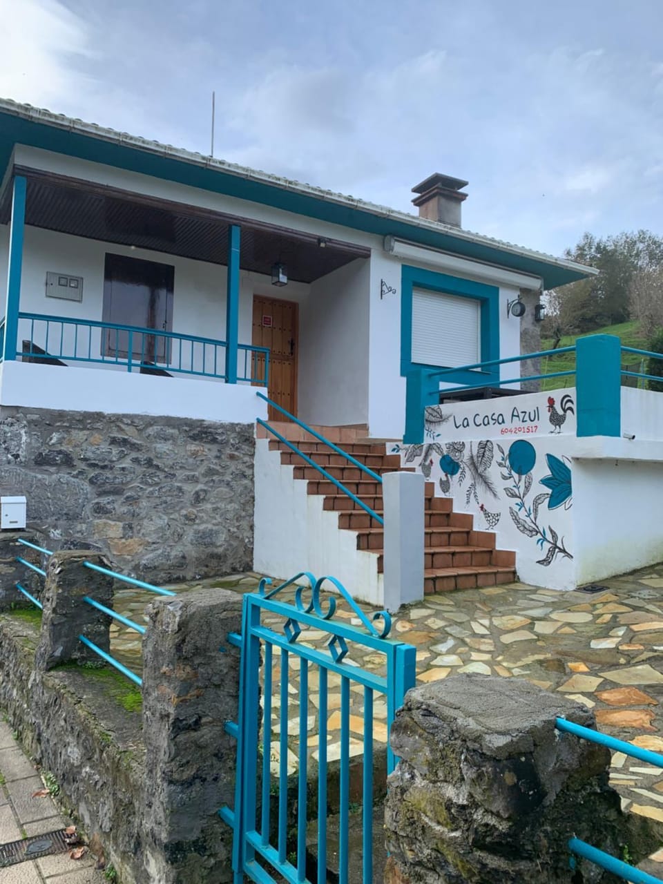 LA CASA AZUL, un oasis de calma, vistas impresionantes con PISCINA, SALTADOR, BARBACOA y acceso al río Asón House in Cantabria