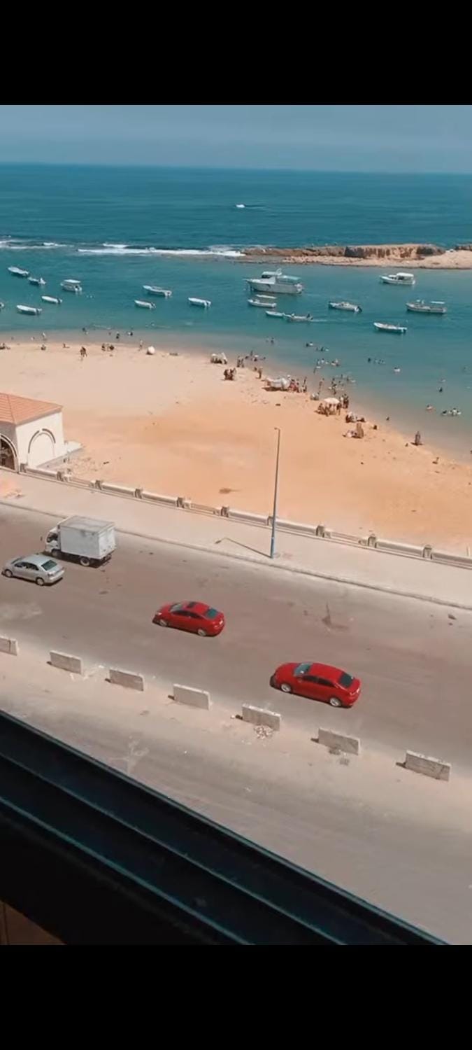 شقة صف اول بحر مباشر مكيفة Apartment in Alexandria