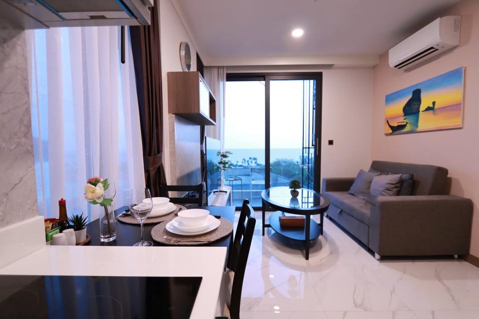 Living room, Seating area, Dining area, air conditioner