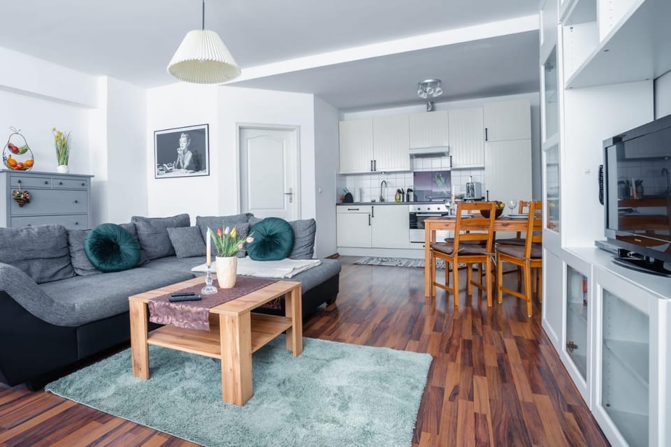 TV and multimedia, Kitchen or kitchenette, Seating area, Evening entertainment