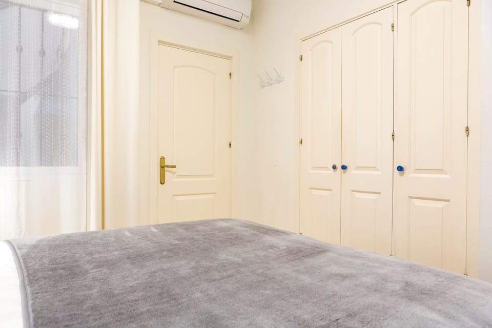 Bed, Photo of the whole room, Bedroom, wardrobe, air conditioner