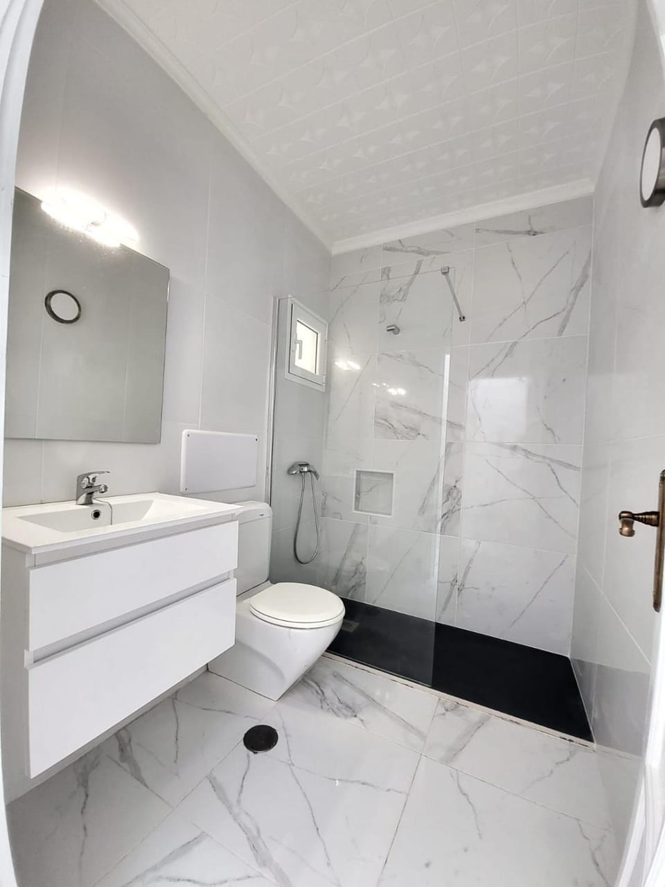 Shower, Toilet, Bathroom, towels