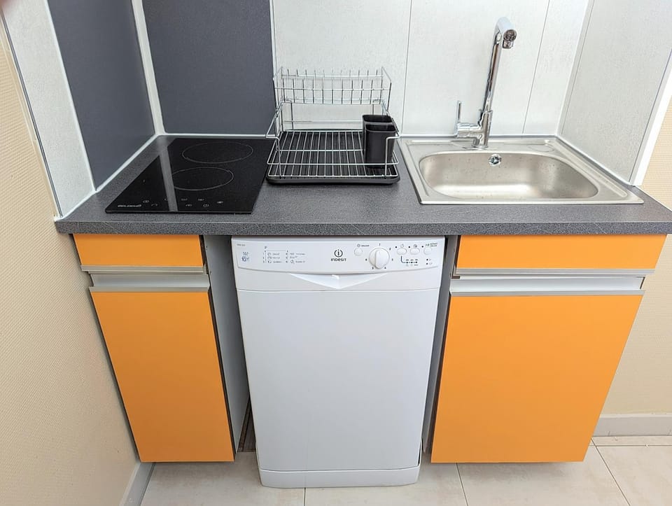 Kitchen or kitchenette, kitchen