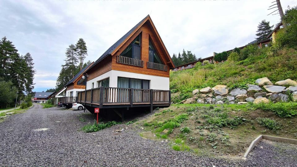 Property building, Neighbourhood