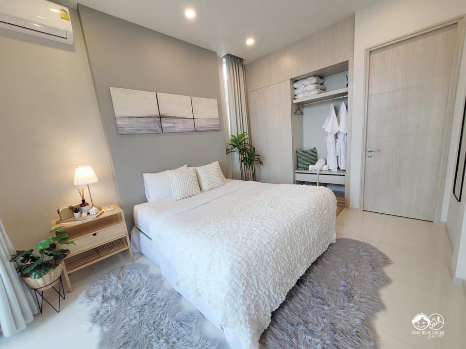 Bed, Photo of the whole room, Bedroom, wardrobe, air conditioner
