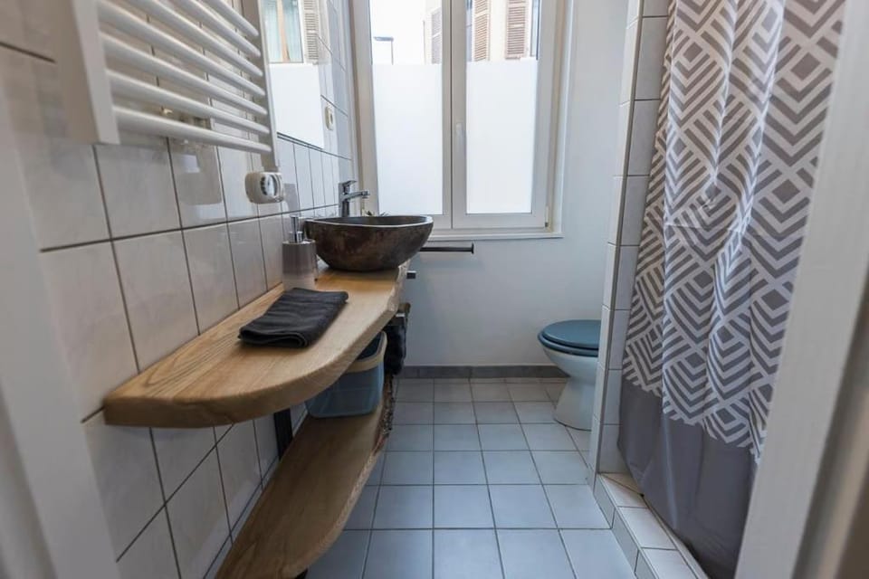 Shower, Bathroom, towels