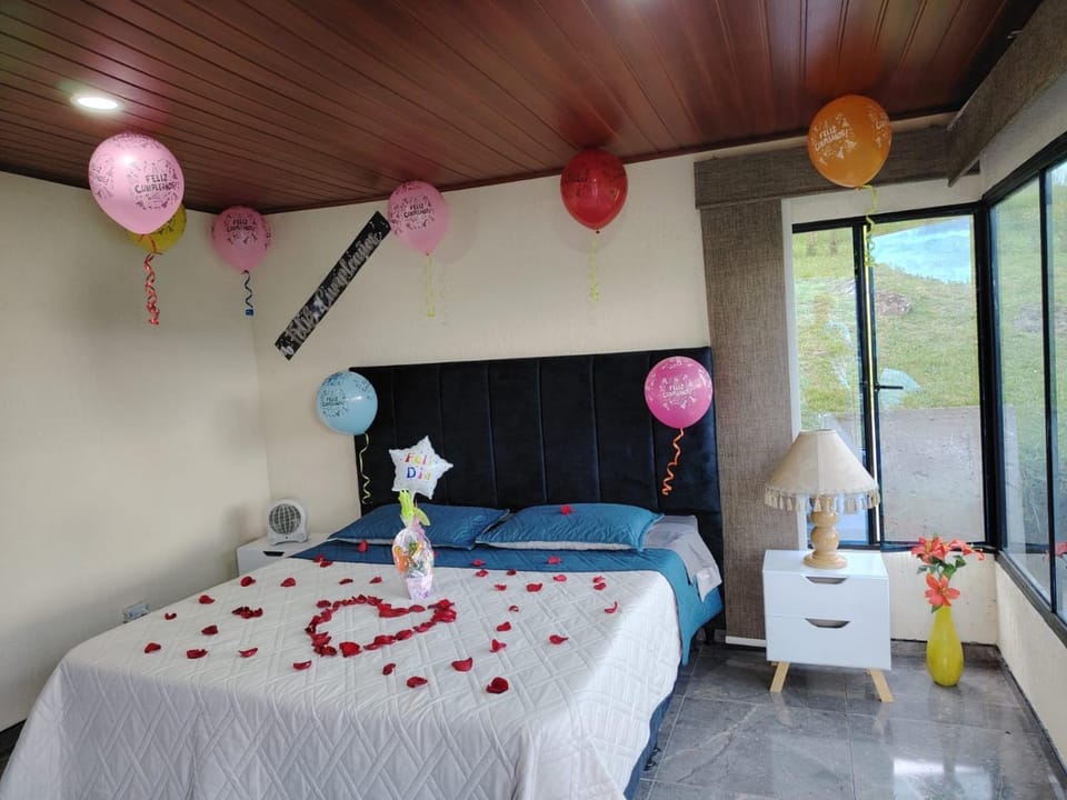 Photo of the whole room, Bedroom