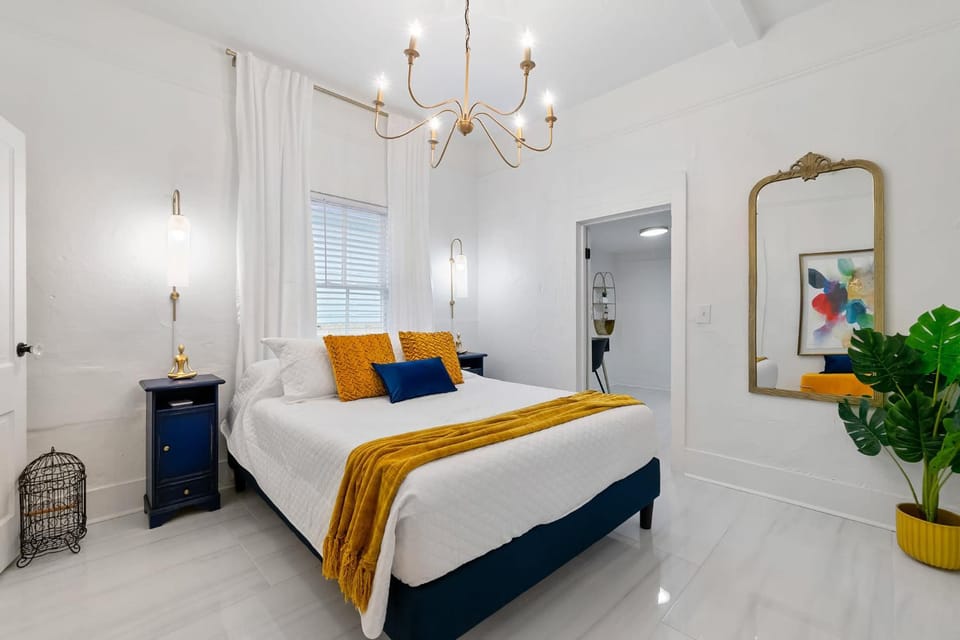 Coco's Cozy Cabana - Hot Tub Walk to Downtown House in Saint Augustine