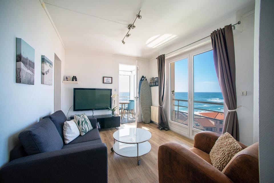 View (from property/room), Living room, Sea view