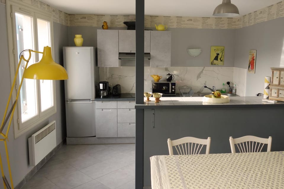 Coffee/tea facilities, Kitchen or kitchenette, Dining area, minibar, pet friendly, stove