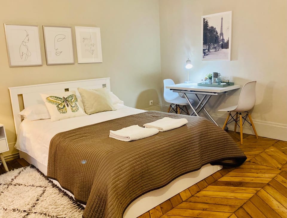 Bed, Photo of the whole room, Bedroom