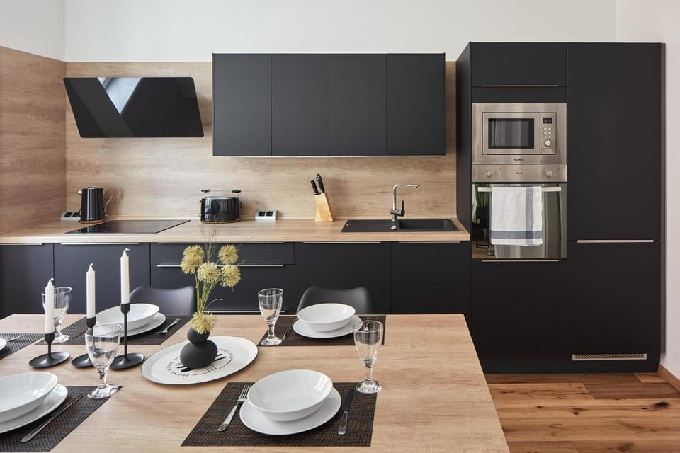 Kitchen or kitchenette, Dining area