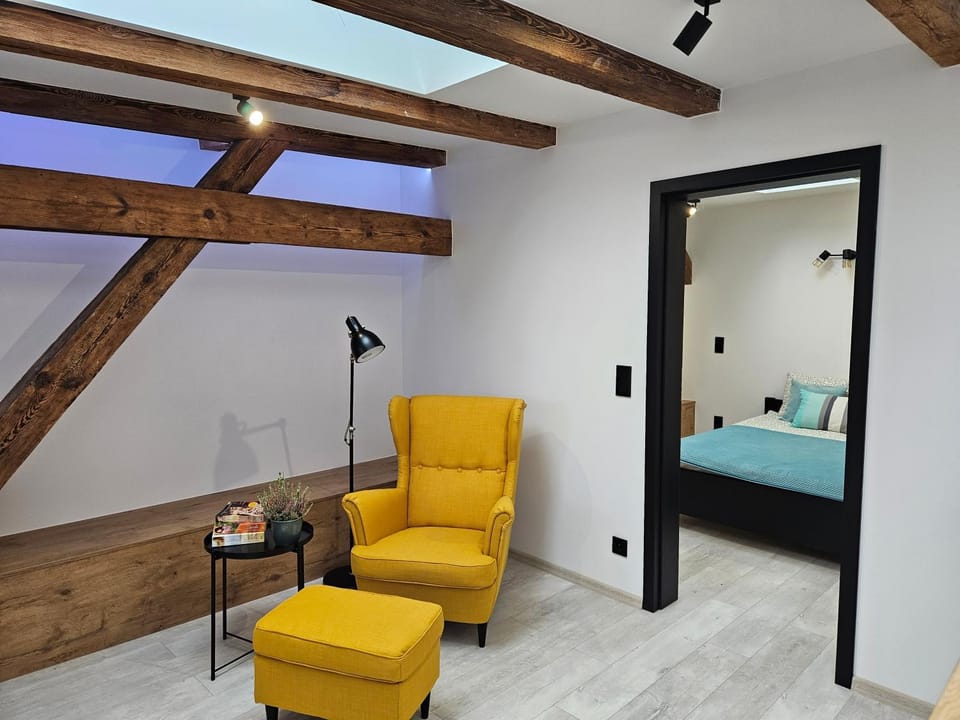 Bed, Seating area, Bedroom