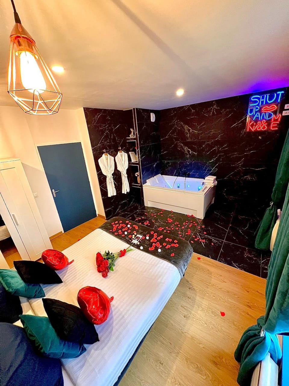 R.Suite Apartment in Saint-Étienne