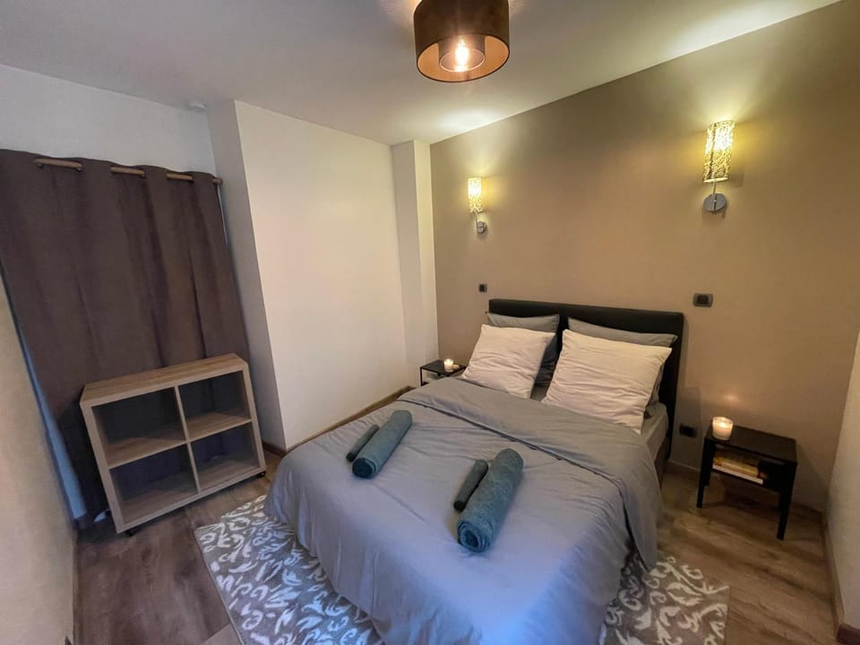 Bed, Photo of the whole room, Bedroom, towels, wardrobe