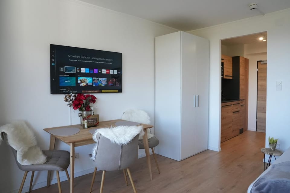 TV and multimedia, Dining area, wardrobe