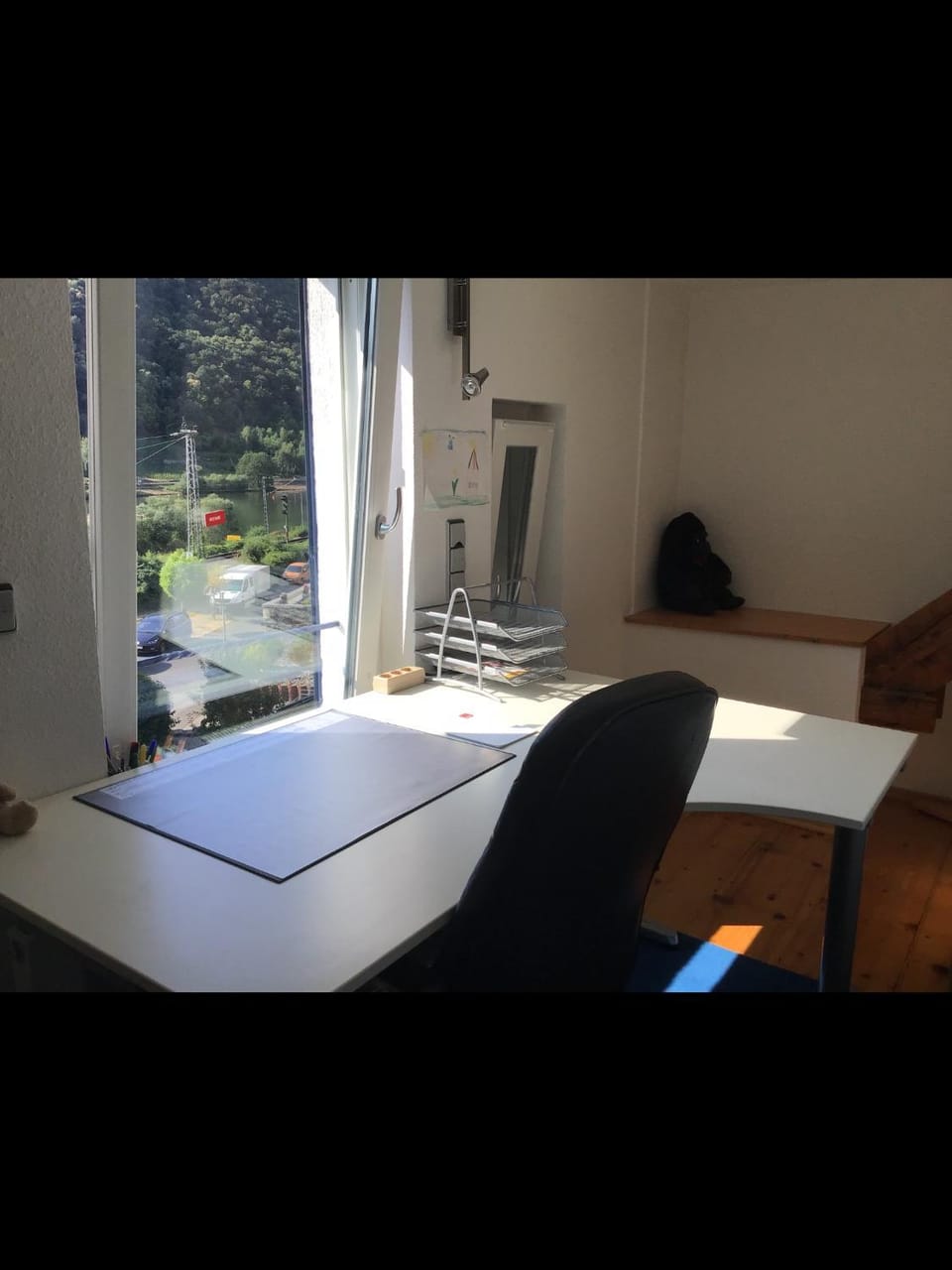 Photo of the whole room, hair dresser