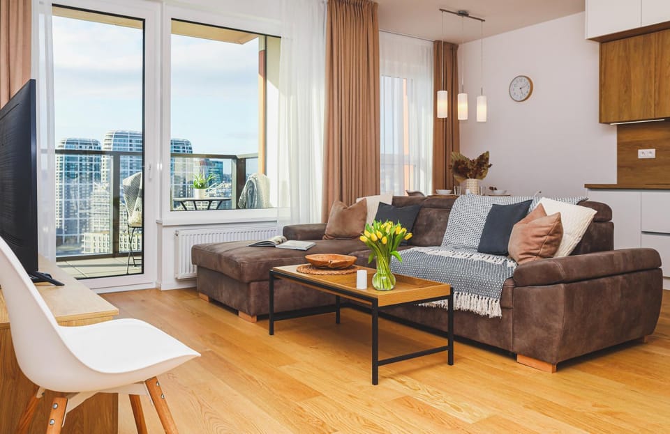 TV and multimedia, View (from property/room), Living room, City view