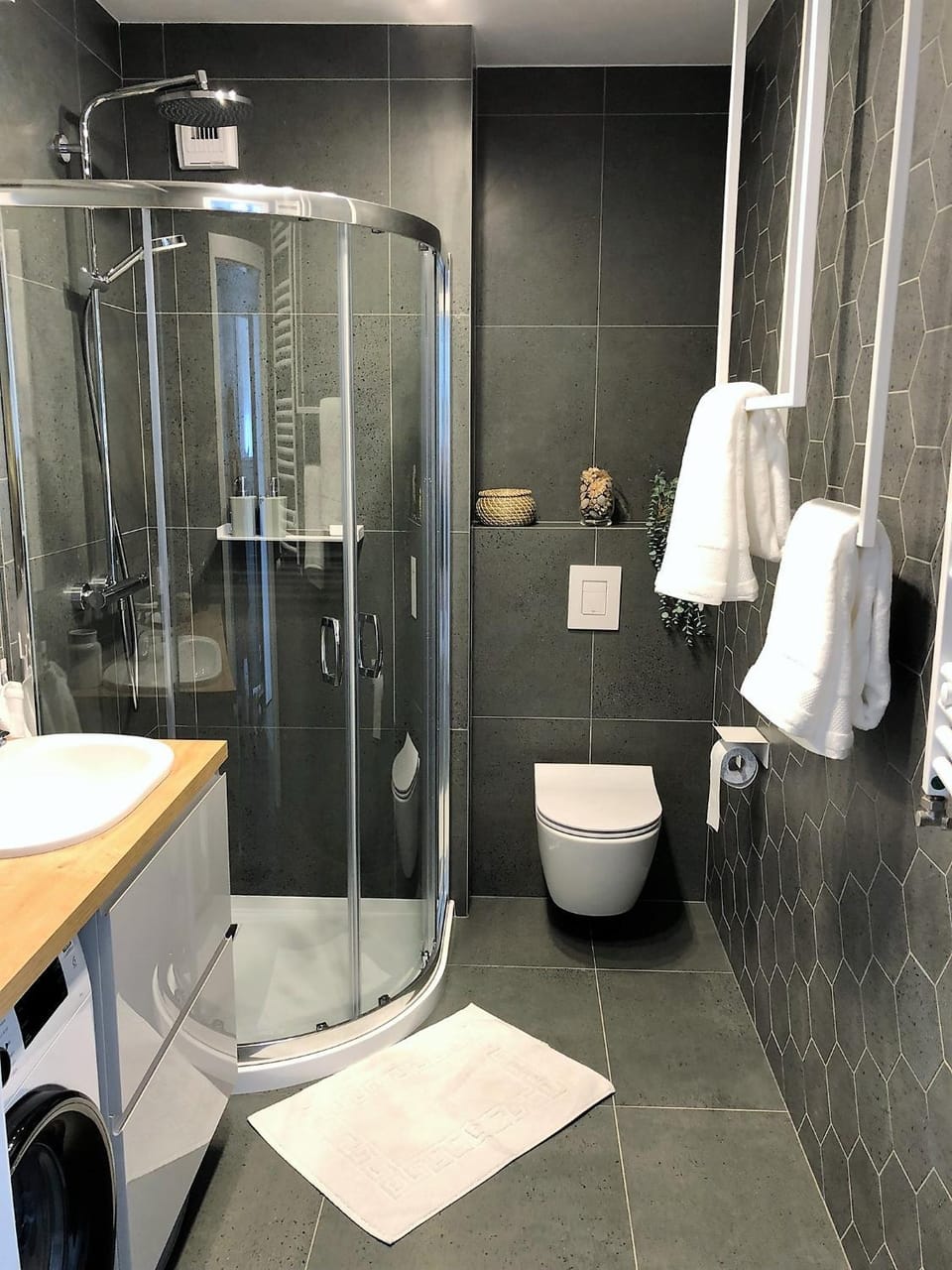 Shower, Toilet, Bathroom, towels