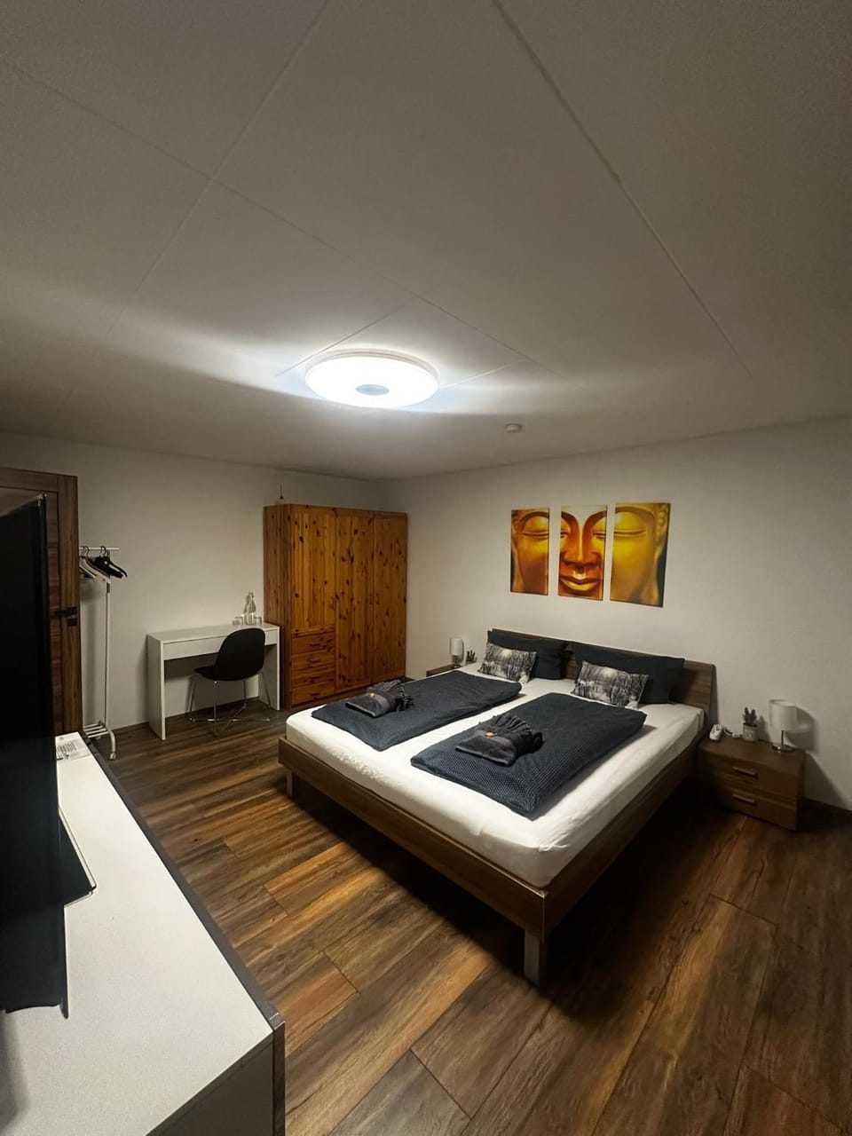 Bed, Photo of the whole room, Bedroom, wardrobe