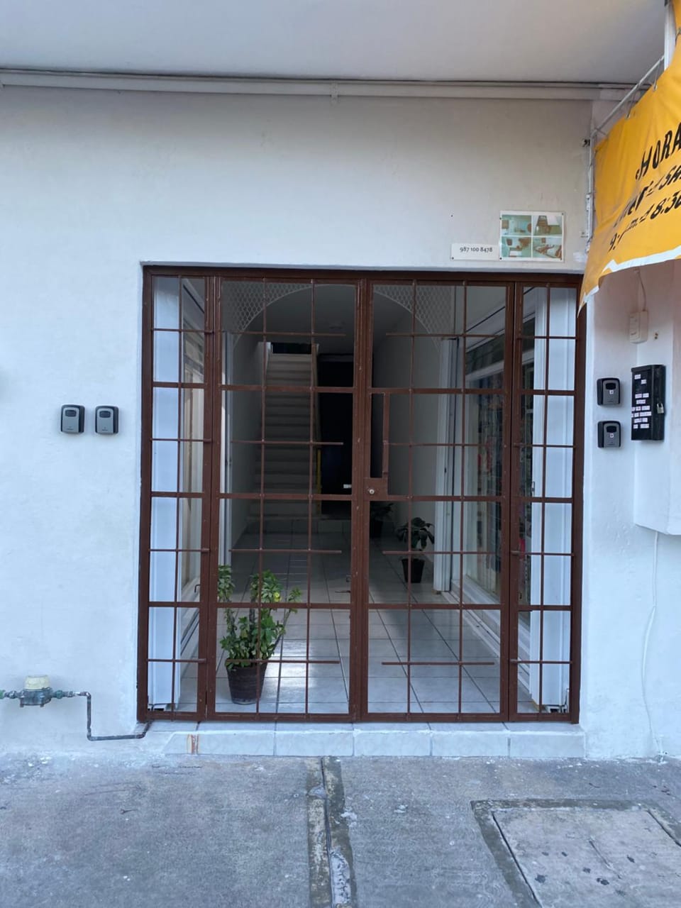 Facade/entrance