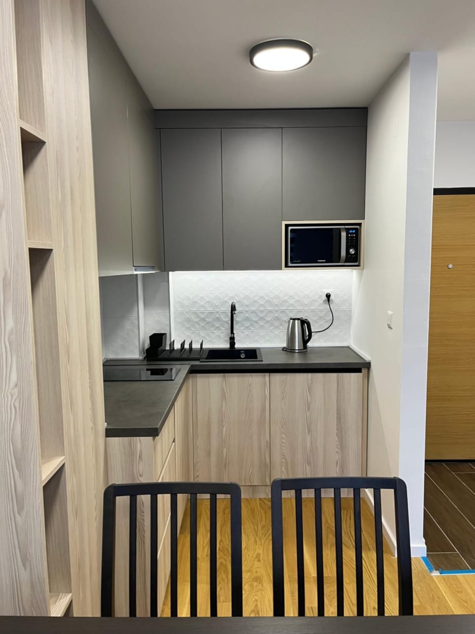 Kitchen or kitchenette, minibar, stove