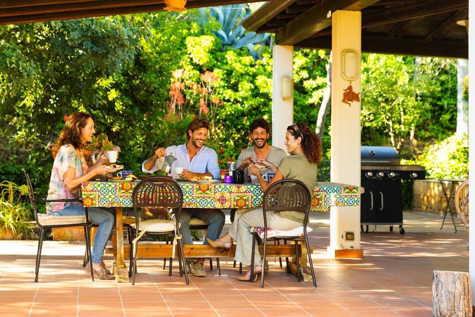 Sicily Authentic Cottage, Outdoor Hot Tub & Century-Old Olive Park, Donna Caterina House House in Sicily