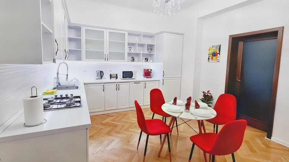 Coffee/tea facilities, Kitchen or kitchenette, Dining area, minibar, pet friendly, stove, toaster