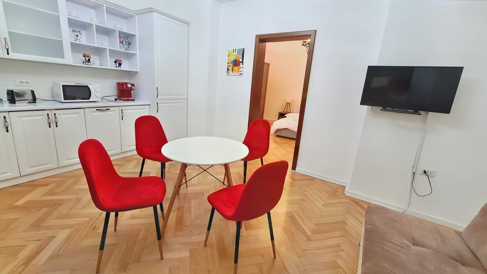 TV and multimedia, Kitchen or kitchenette, Living room, Seating area, Dining area, minibar, pet friendly, stove