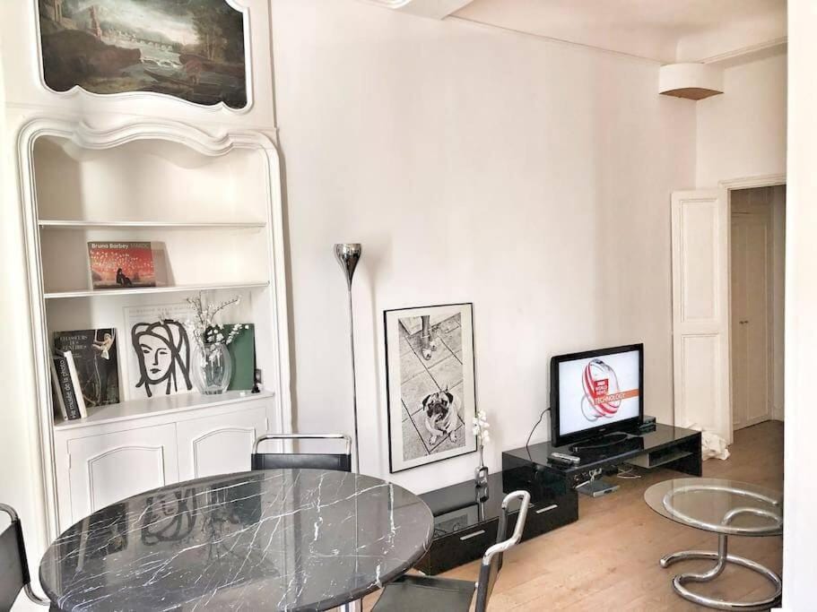 Homelivia, VIEUX NICE, appartement de charme, clim balcon Apartment in Nice