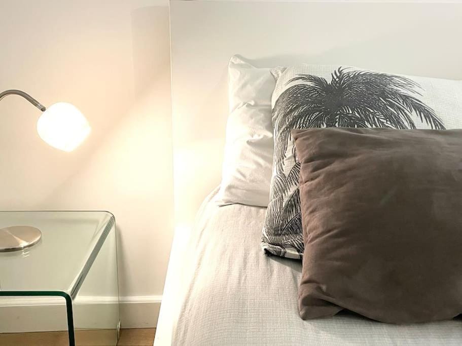 Homelivia, VIEUX NICE, appartement de charme, clim balcon Apartment in Nice