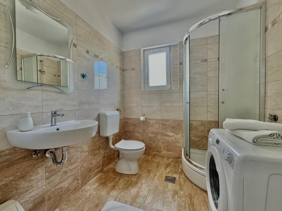 Shower, Toilet, Bathroom, washing machine