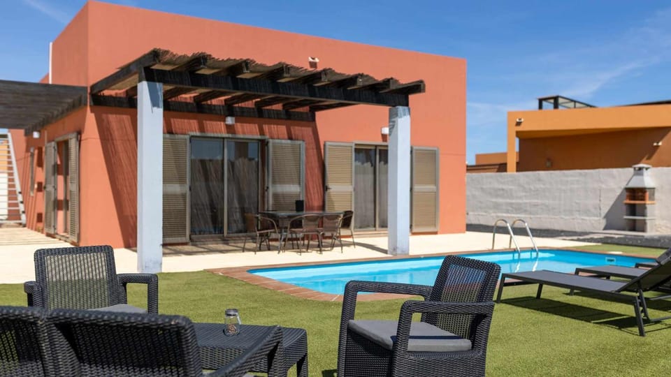 Property building, Day, Swimming pool, Swimming pool