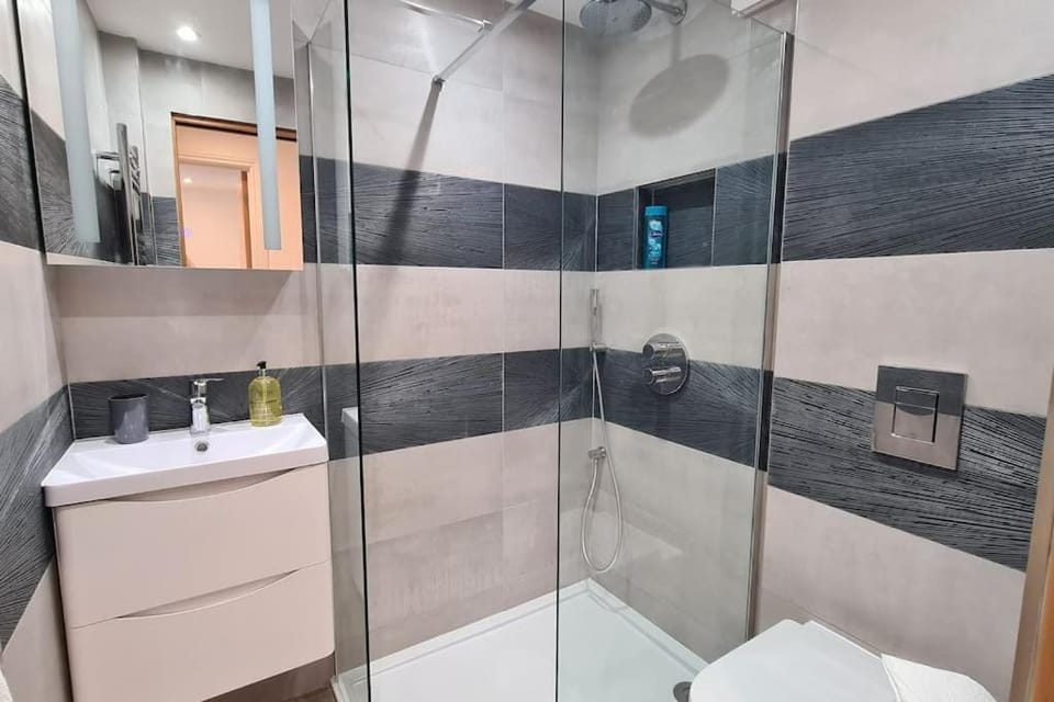 THE ONE- luton 1 bed, free parking Apartment in Luton