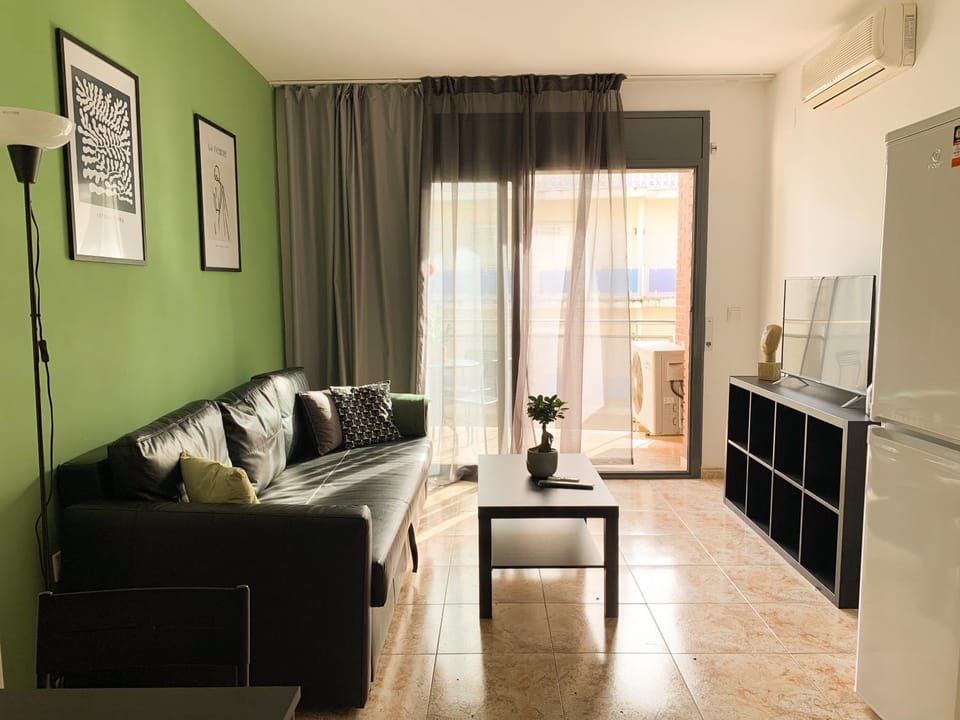 TV and multimedia, Balcony/Terrace, Living room, locker, locker, air conditioner
