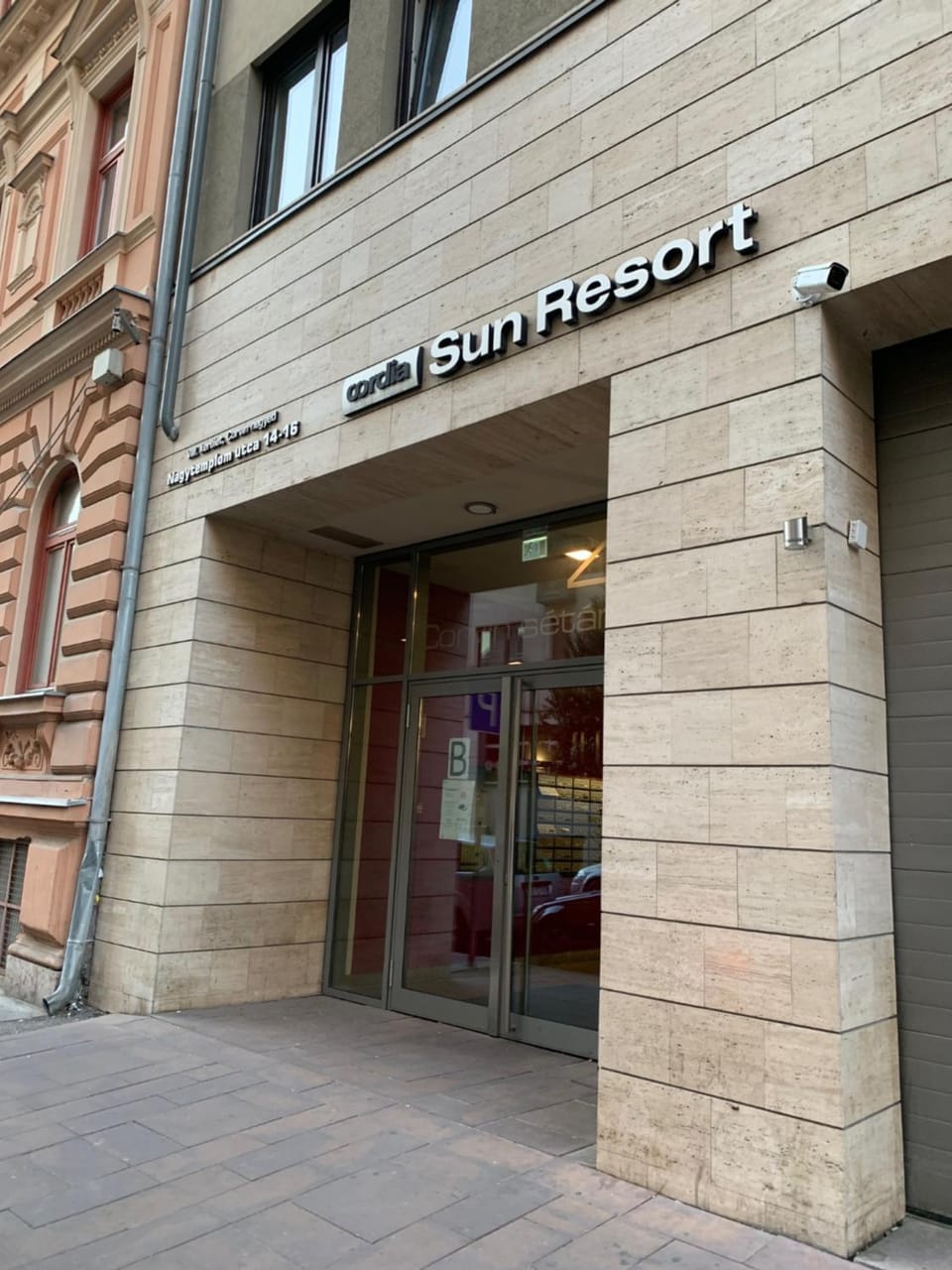 Facade/entrance