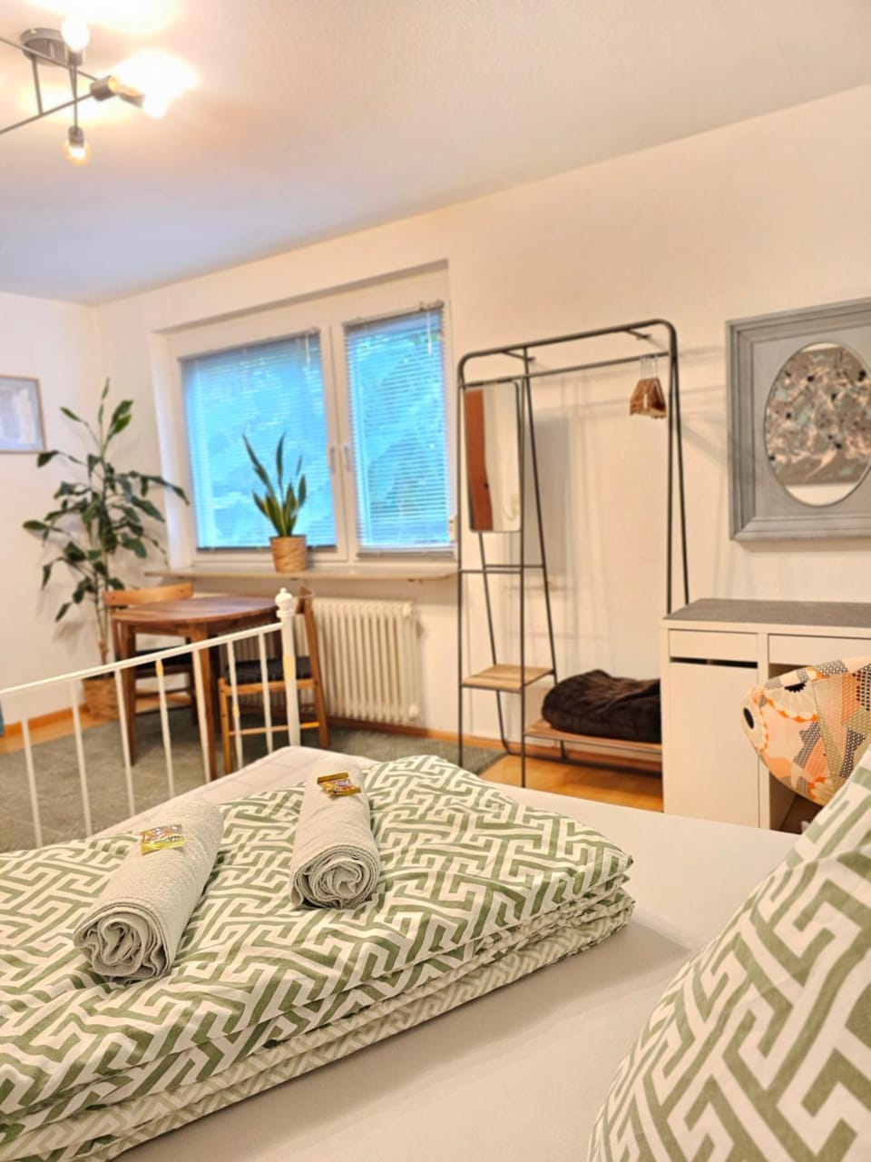 Bed, Photo of the whole room, Seating area, Bedroom, towels