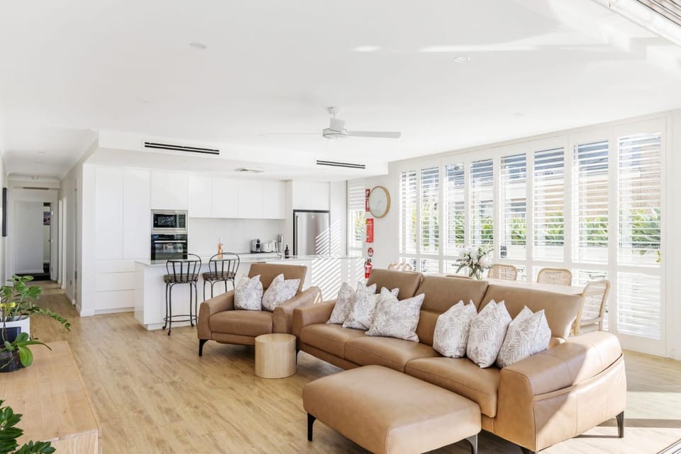 Aura 3 Spectacular Beachside Views Apartment in Shoal Bay