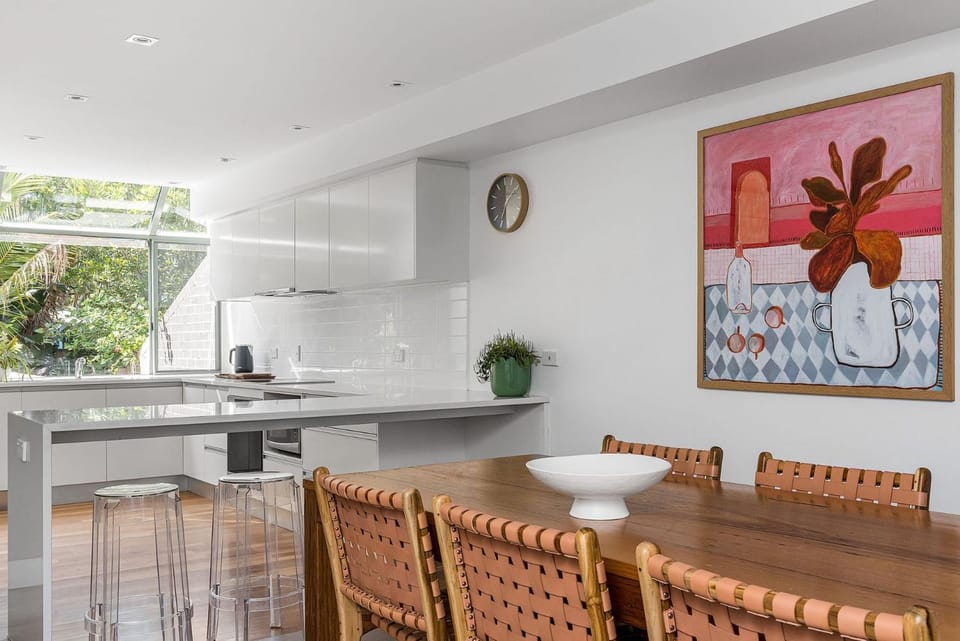 Kitchen or kitchenette, Decorative detail, Seating area, Dining area, minibar, pet friendly, stove